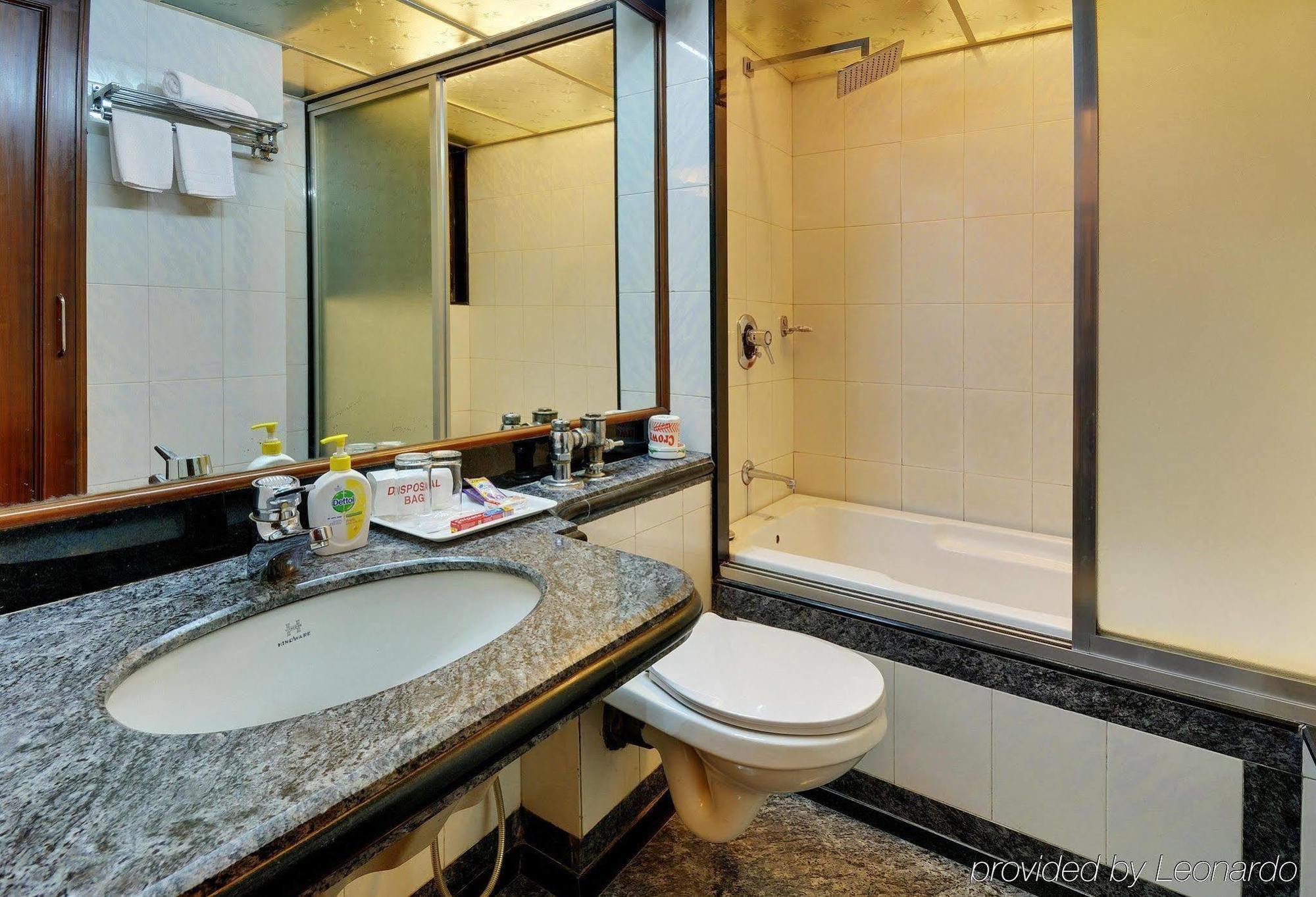 Regal Enclave Hotel Mumbai Kültér fotó